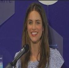 TV: Amanda Peet Introduces New Crest 3D!